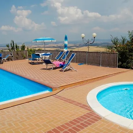 Sleeps 3 With Pool Apartment *