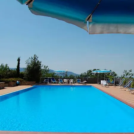 Sleeps 3 With Pool Apartment *