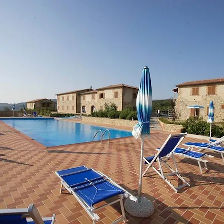 Sleeps 3 With Pool Apartment